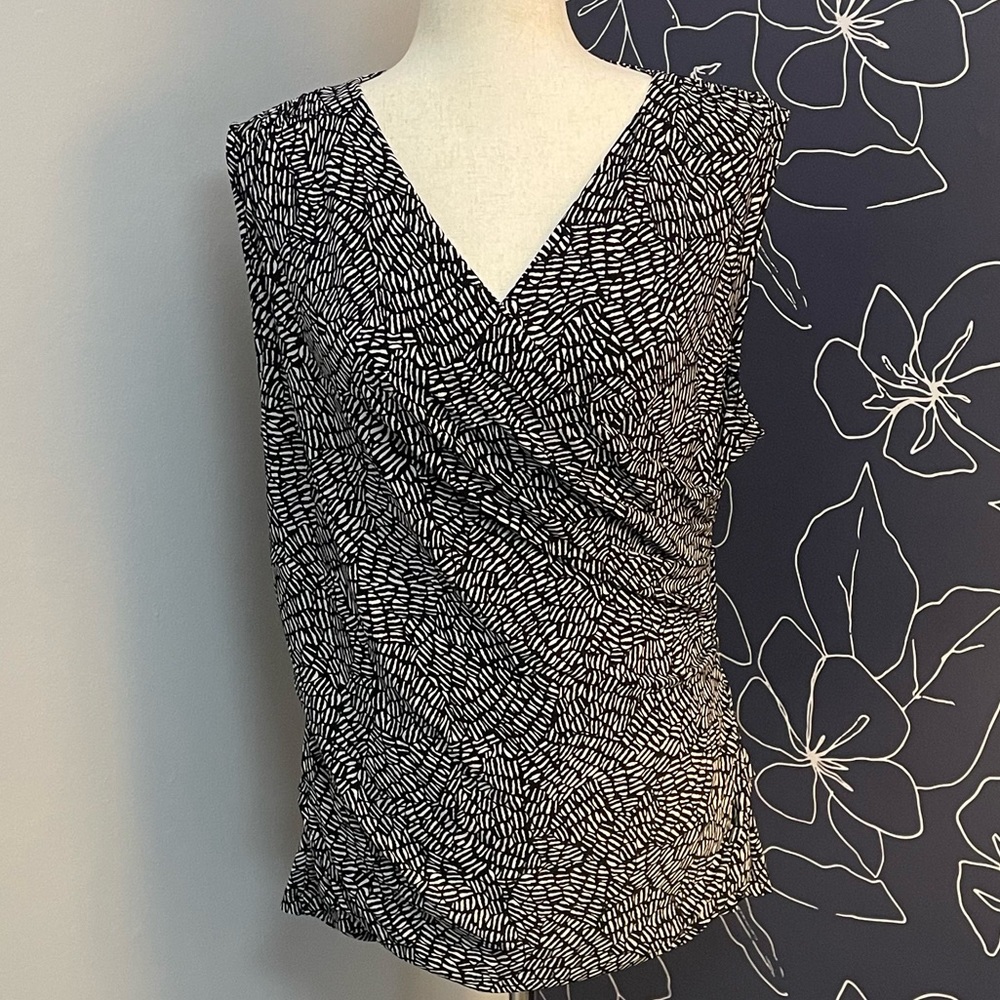 DKNY Women's Sleeveless Shirt Black White Tank Top Women’s Size Large